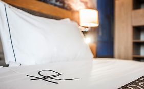 Hennessy Park Hotel